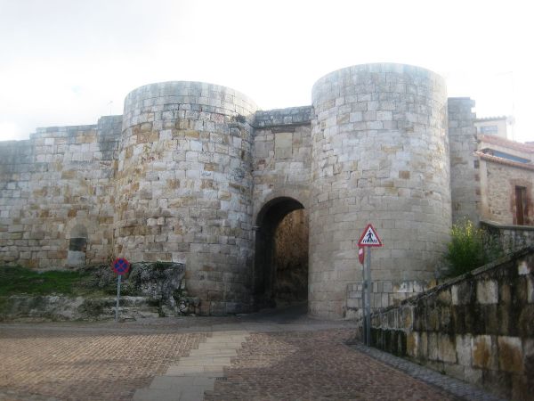 Palacio y Puerta de Doña Urraca