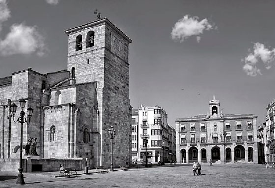 Plaza Mayor, Ruta Claudio Rodríguez