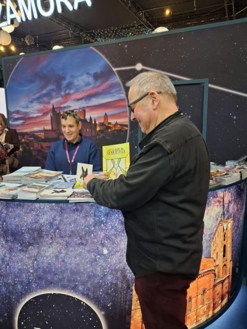 El concejal de Turismo presenta el Proyecto de la Margen Izquierda del Río Duero en FITUR 2026.