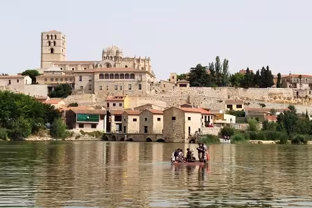 Barcaza